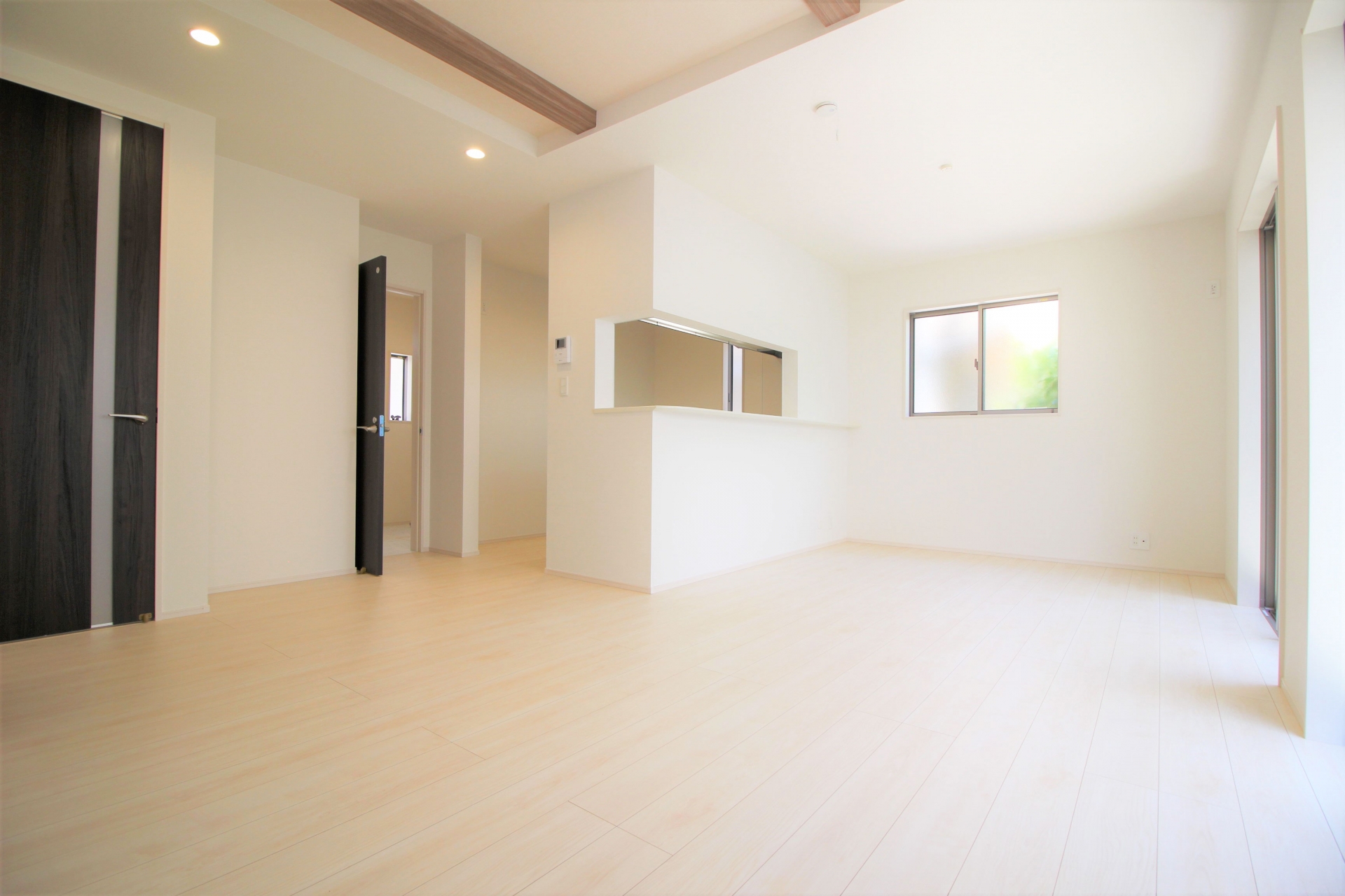 埼玉・東京・神奈川・千葉の賃貸物件の原状回復工事、入居前・引き渡し前の清掃、リフォーム・リノベーション、外装工事・屋根工事ならKM clean株式会社（ケイエムクリーン）。